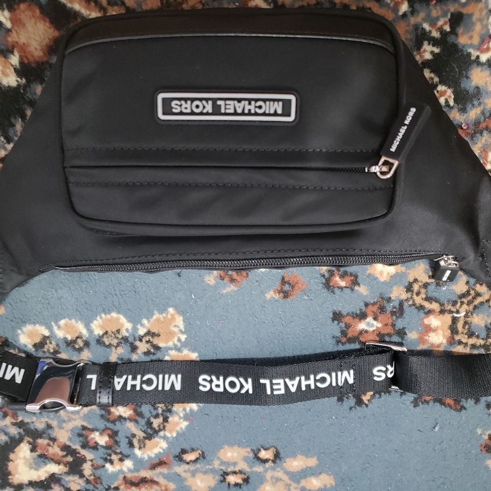 Michael kors fanny pack